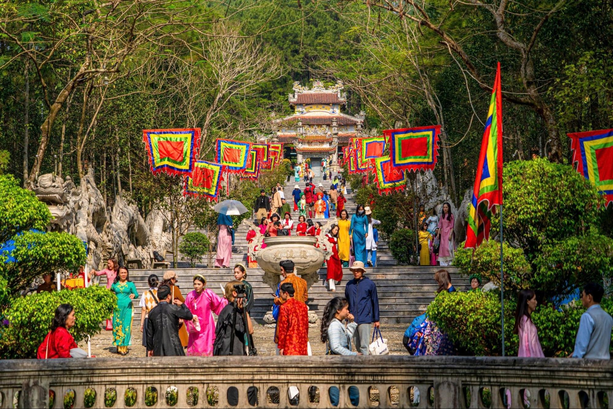 Trung tâm văn hóa Huyền Trân vào mùa lễ hội