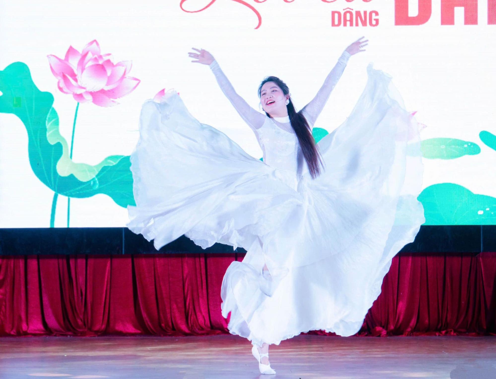 Giao lưu văn nghệ - một phần không thể thiếu của lễ hội