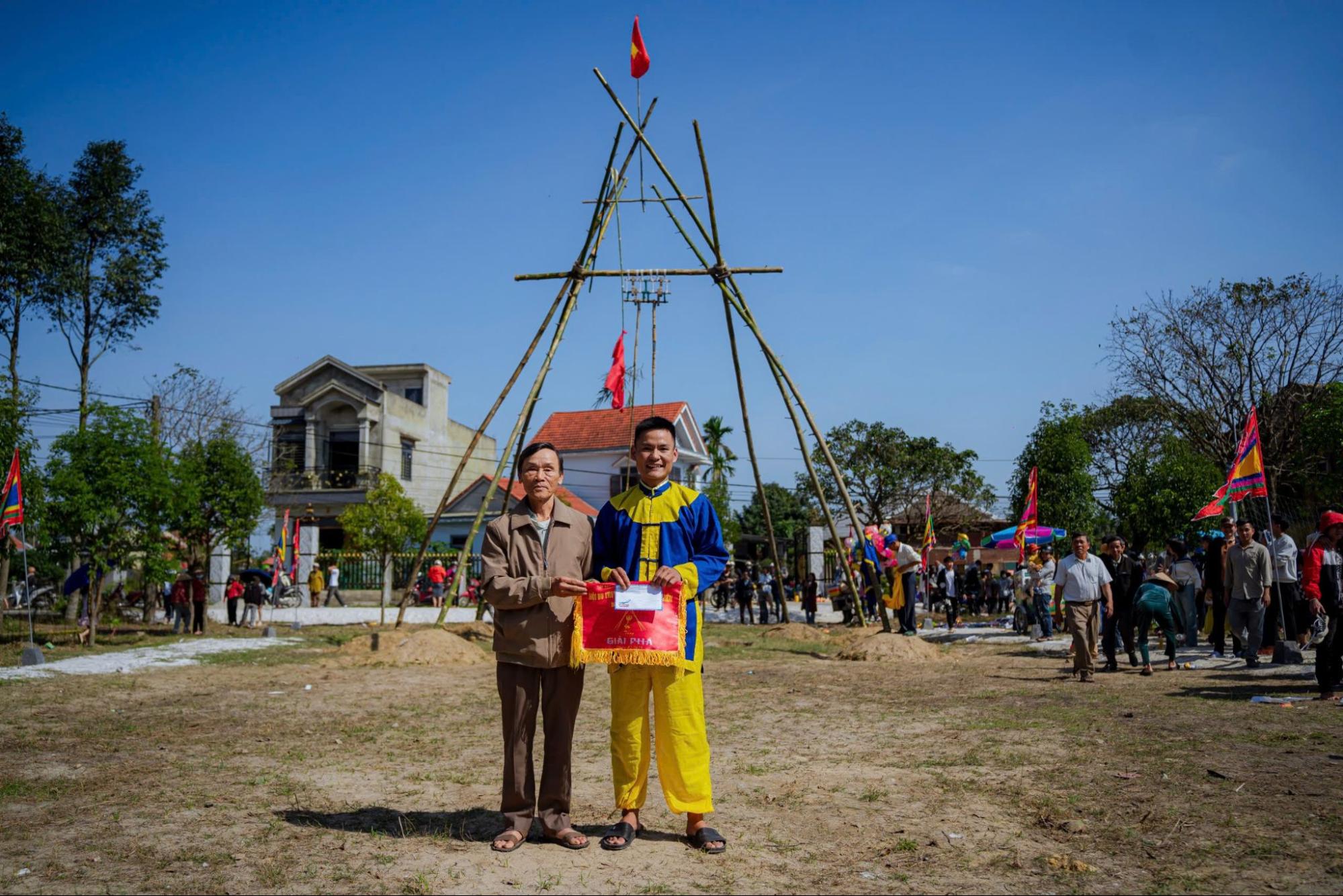 Lễ hội Đu Tiên là dịp thanh niên trai tráng trổ tài