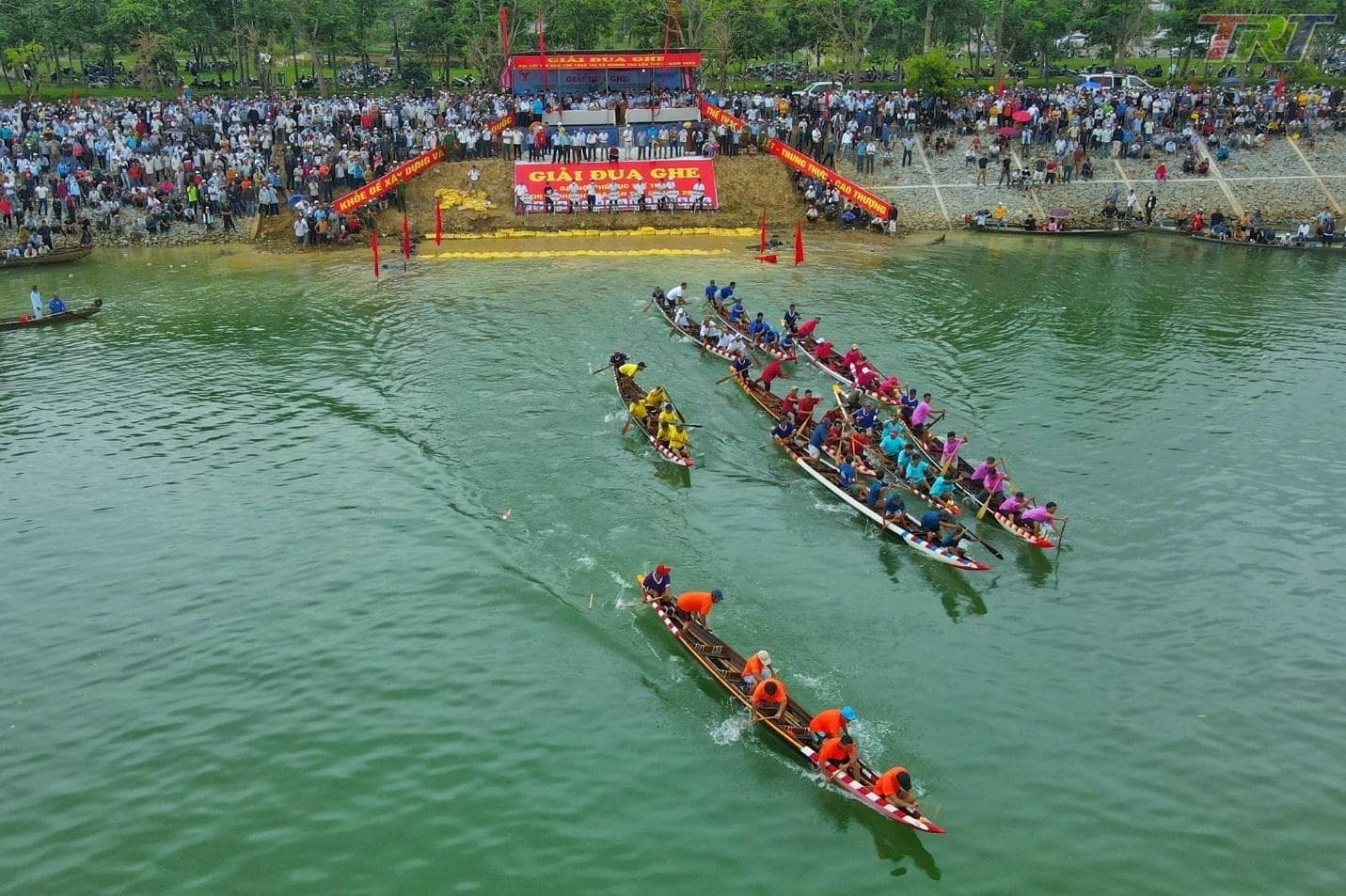 Sông Hương sân khấu lớn cho cuộc đua mùa thu