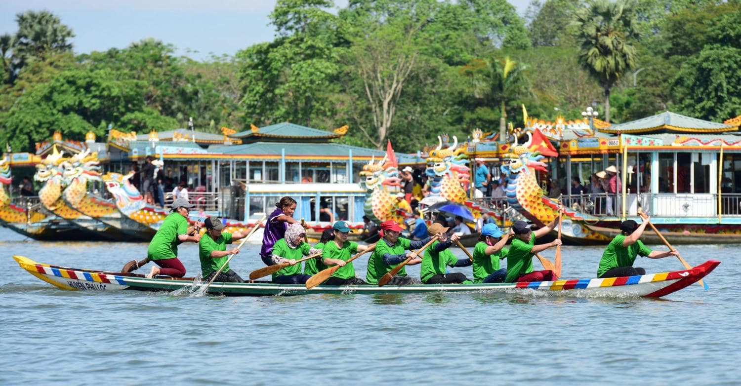 Lễ hội đua ghe trên sông Hương dịp 2/9