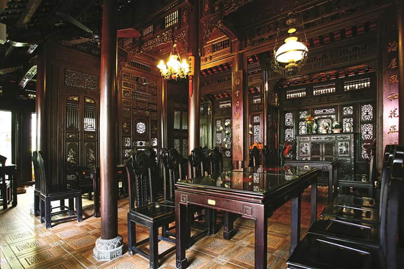 Nhà rường được sử dụng làm nơi thờ cúng và sinh hoạt đời thường