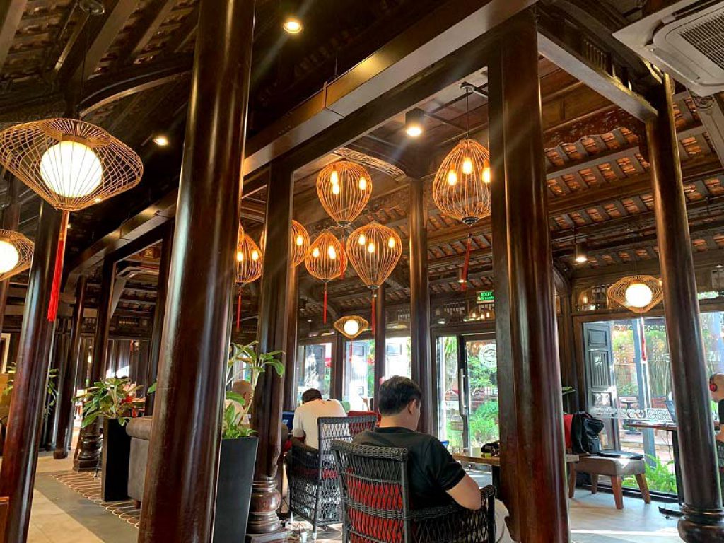 Check-in tại không gian nhà rường Huế tại Cafe Vỹ Dạ Xưa