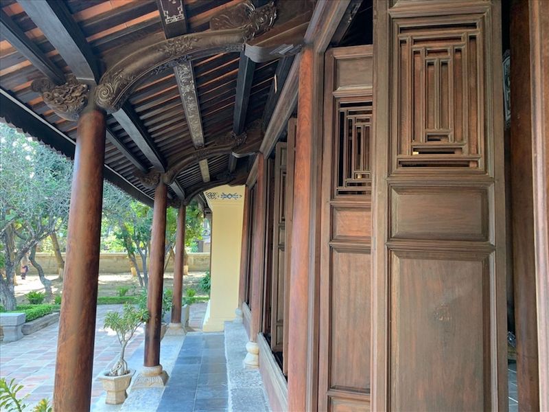Nhà rường sử dụng kết cấu cột gỗ vững chắc