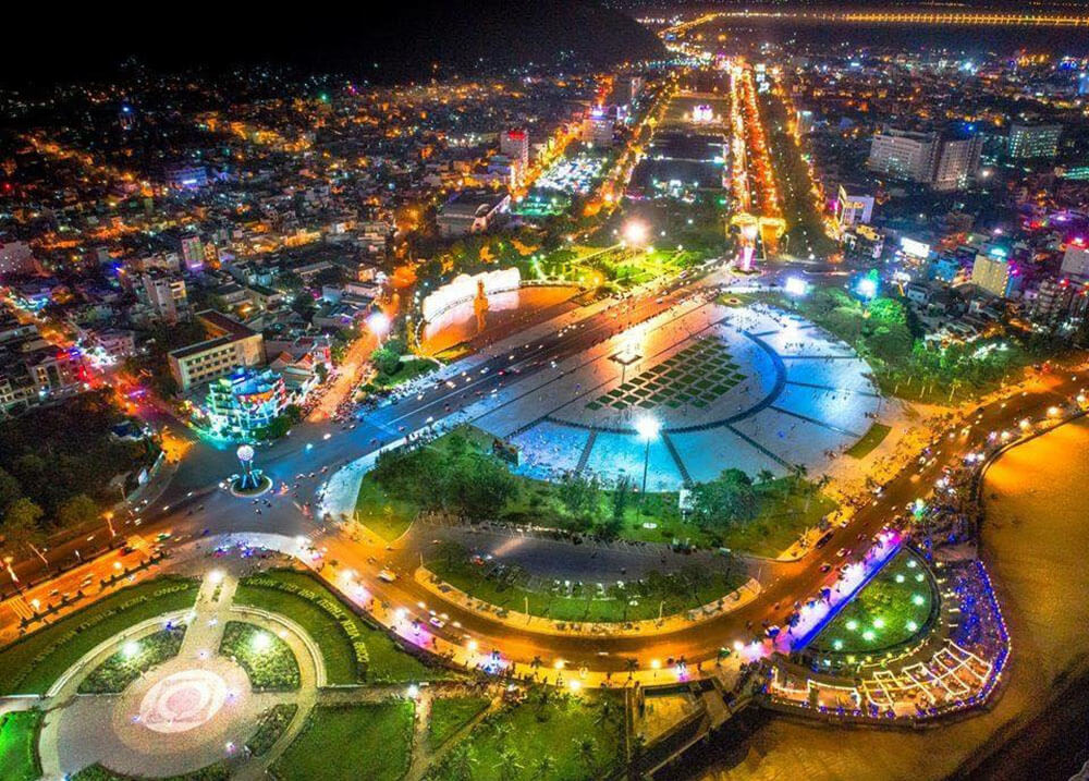Con đường đến quảng trường Quy Nhơn rất dễ di chuyển