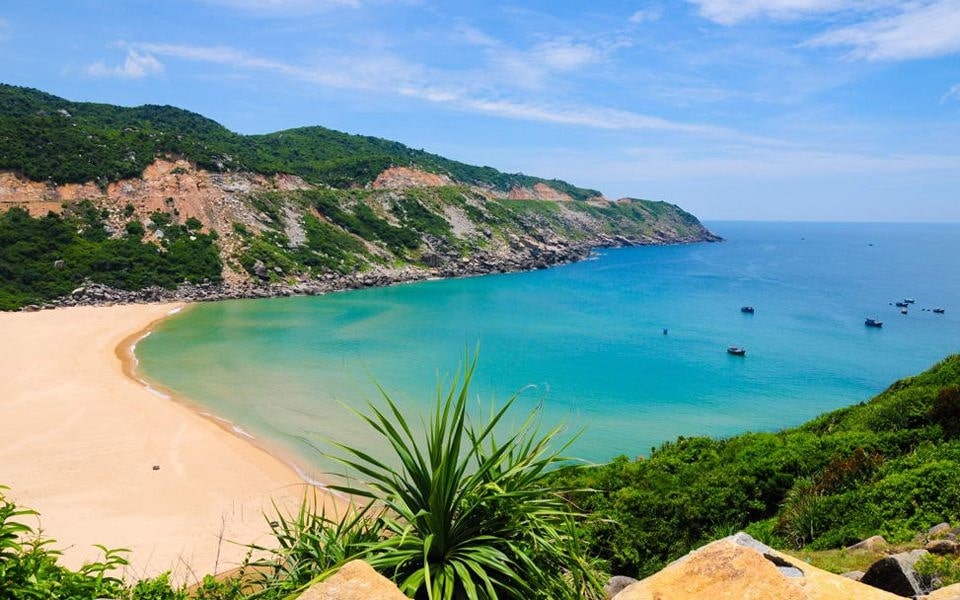 Toàn cảnh Bãi Môn xanh biếc từ trên cao