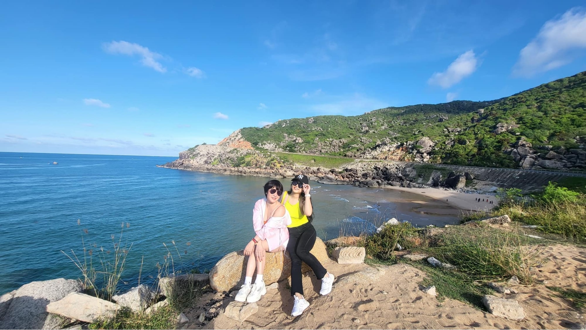 Check in background khổng lồ với biển trời xanh mát