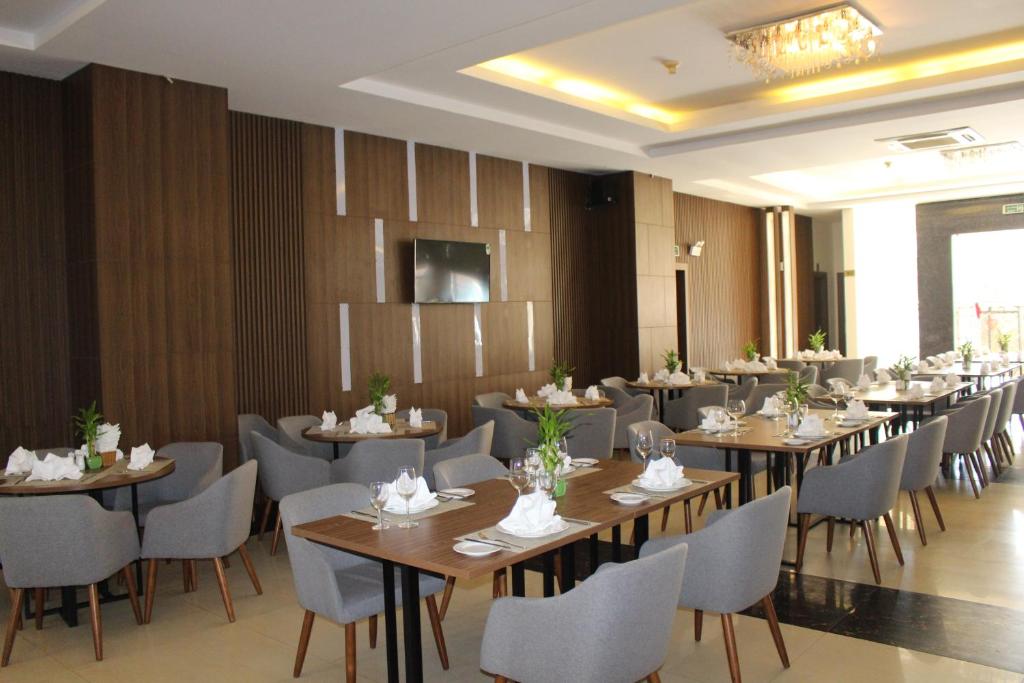 Không gian buffet sang trọng trong khách sạn Mường Thanh 4 sao