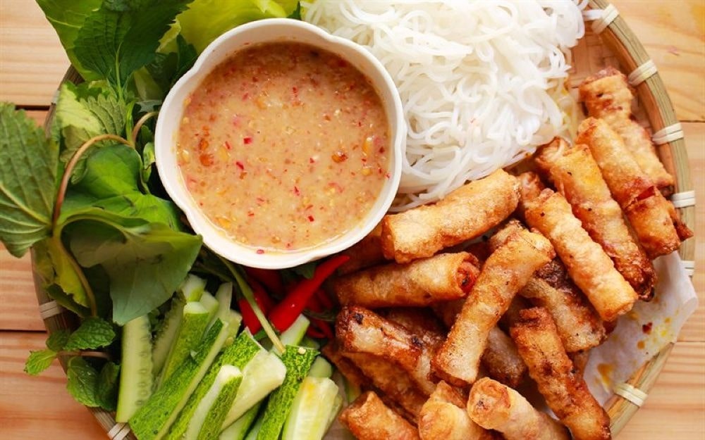 Các quán nhỏ, giá rẻ nhưng phục vụ chả dông rất ngon.