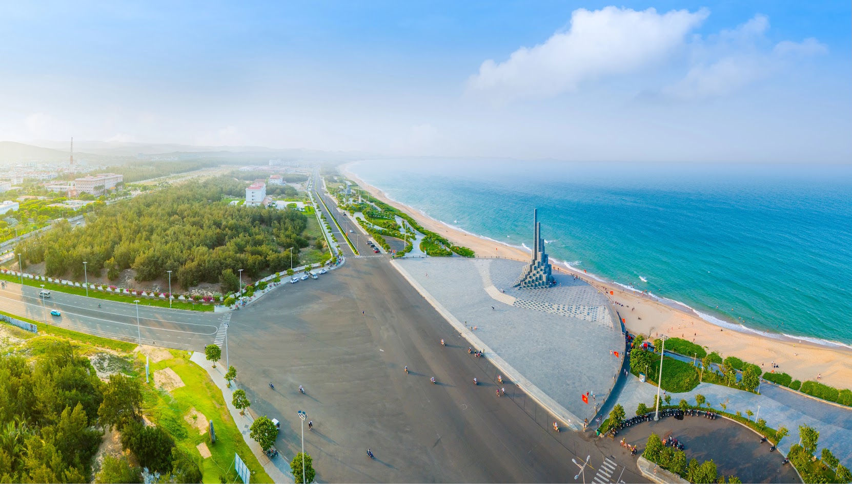 Đường di chuyển tới chợ đêm Tuy Hòa rộng rãi, thoáng mát