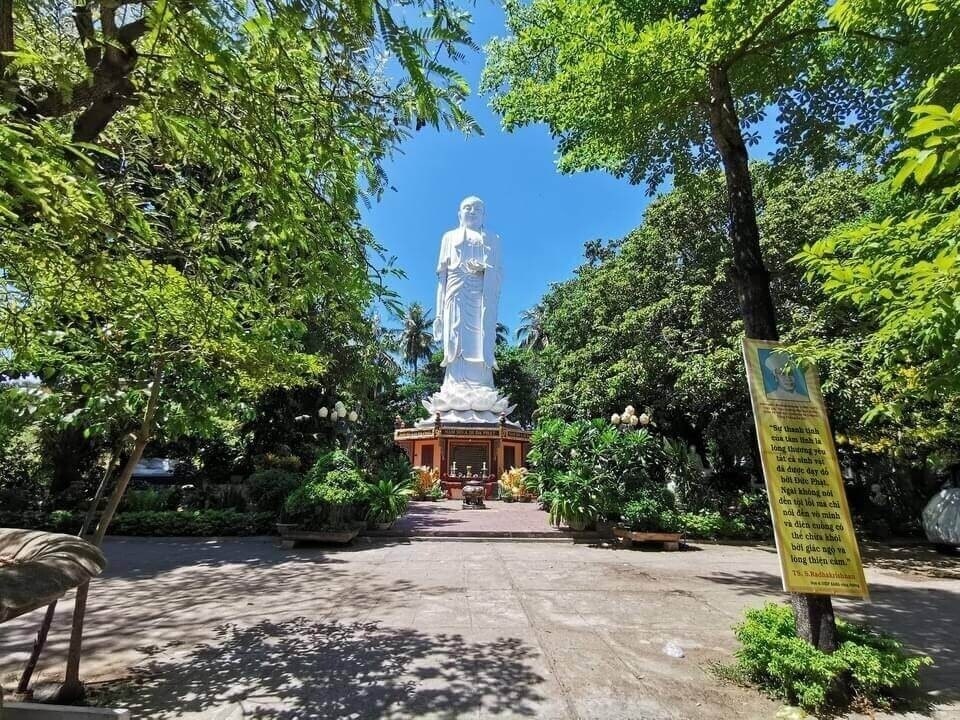 Bức tượng uy nghiêm và linh thiêng làm du khách mê mẩn