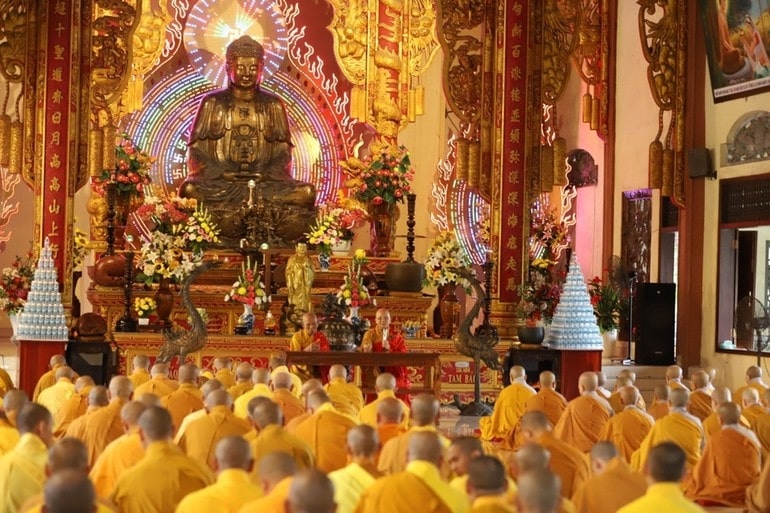 Du khách hãy giữ gìn trật tự khi ghé thăm chùa