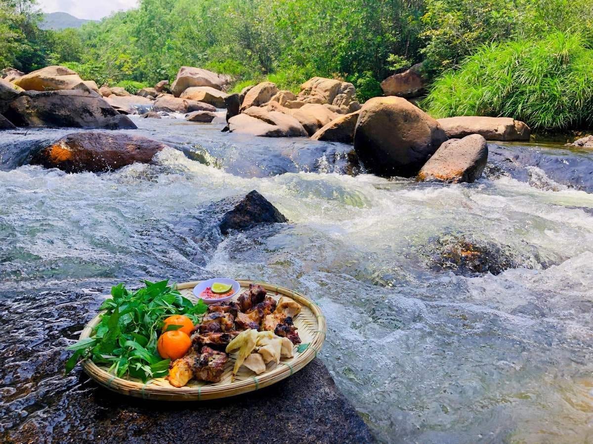 Picnic, ăn món ngon ngay bên đập nước