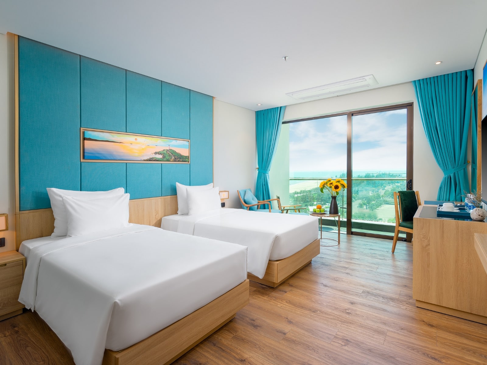 Căn phòng view biển mát mẻ, chỉn chu của Sala Grand