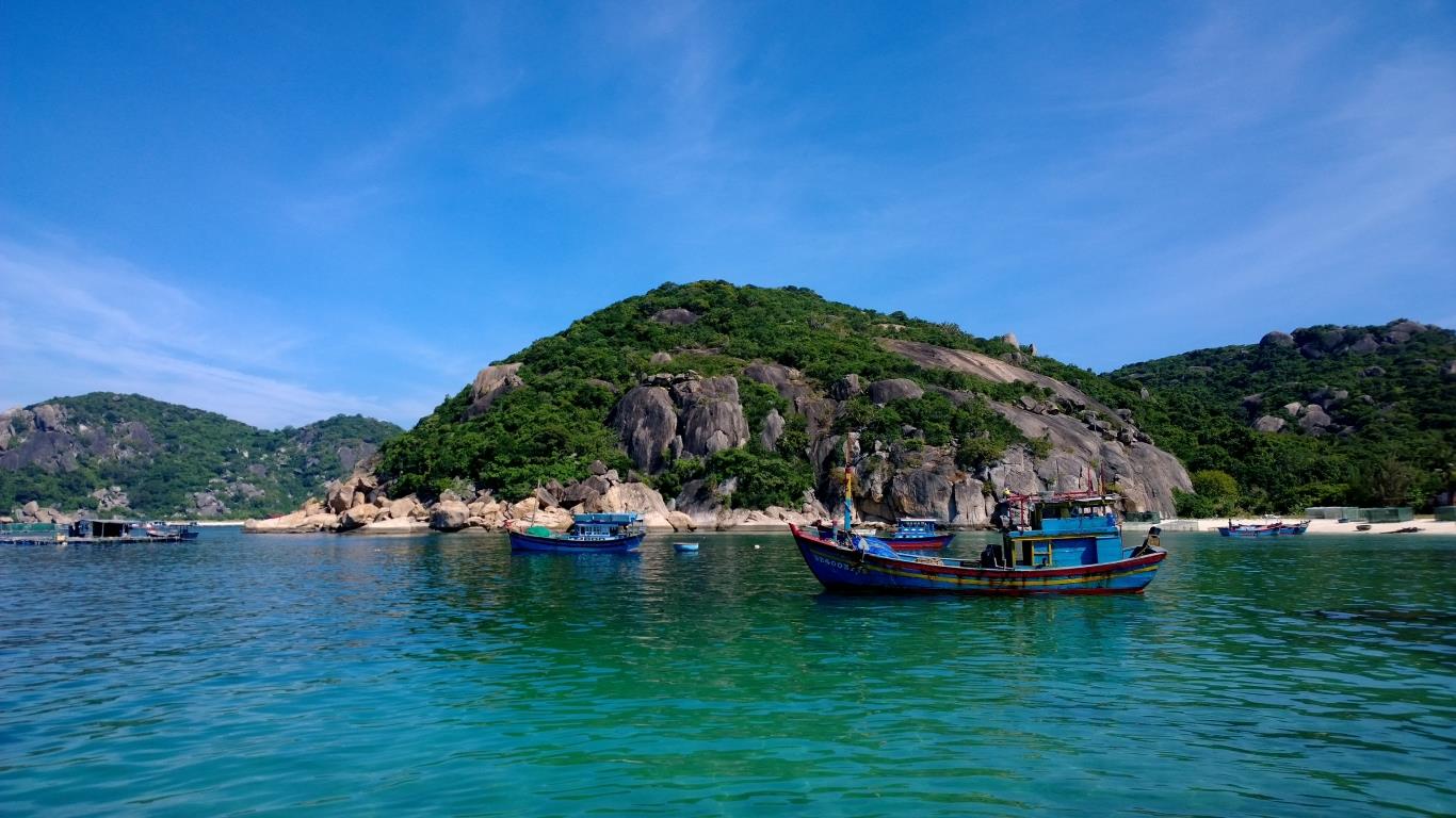 Hòn Nưa đẹp hùng vĩ được ví như “một chú khủng long”