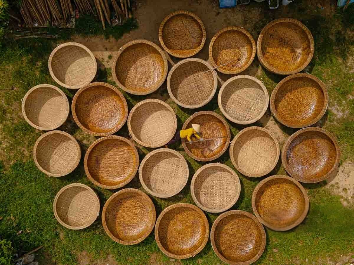 Khung cảnh từ trên cao của làng thúng chai Phú Yên
