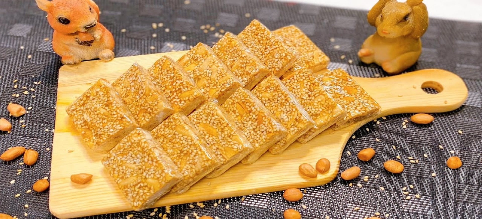 Mè xửng Huế xuất hiện từ thế kỷ XX, gắn liền với nét văn hóa cố đô