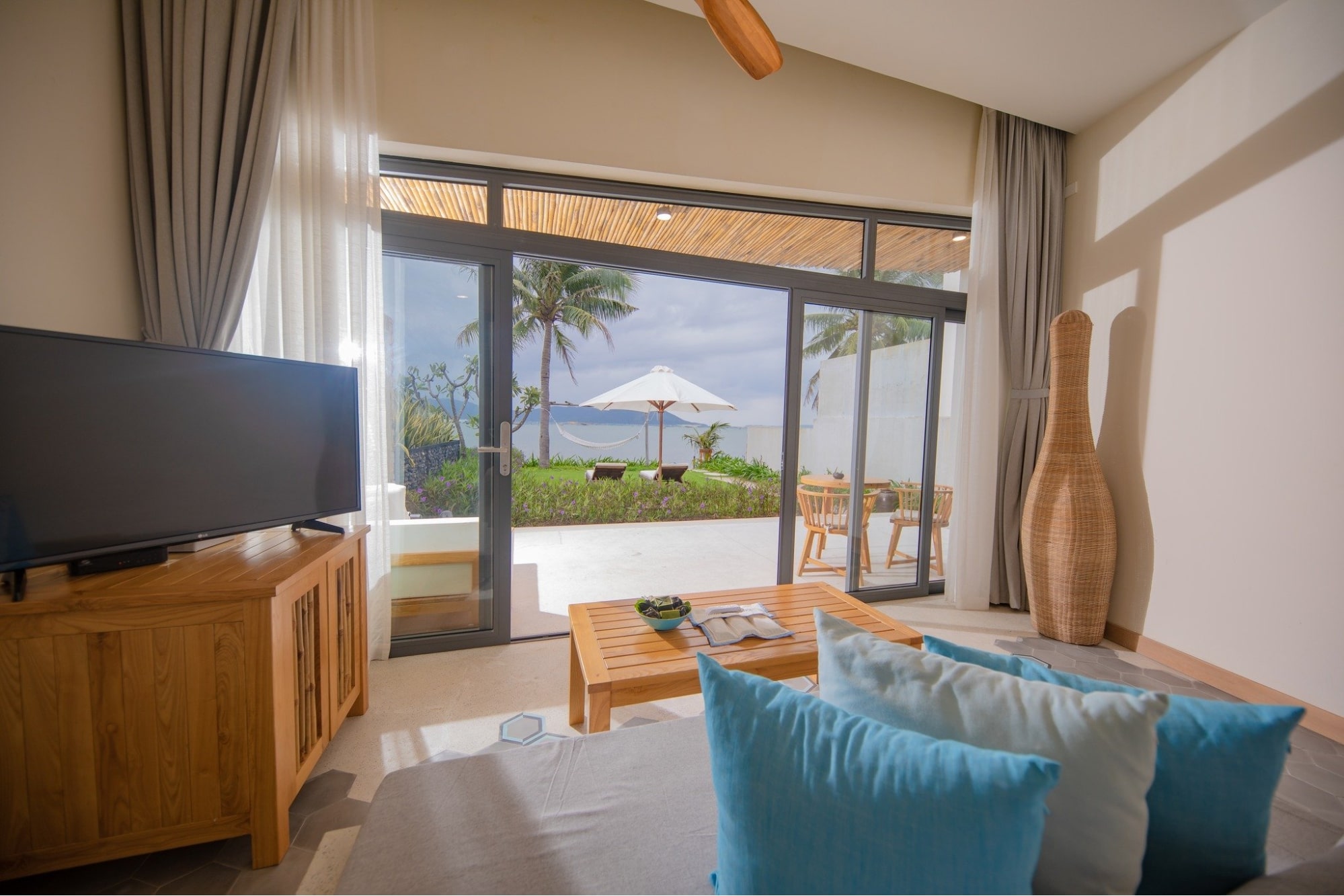 Căn phòng xinh xắn với view biển thoáng đãng