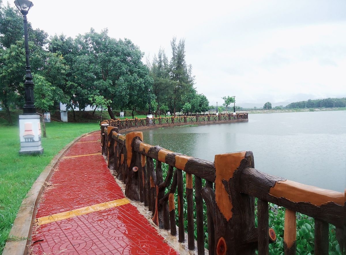 Dòng sông Hinh đầy ắp nước vào mùa mưa