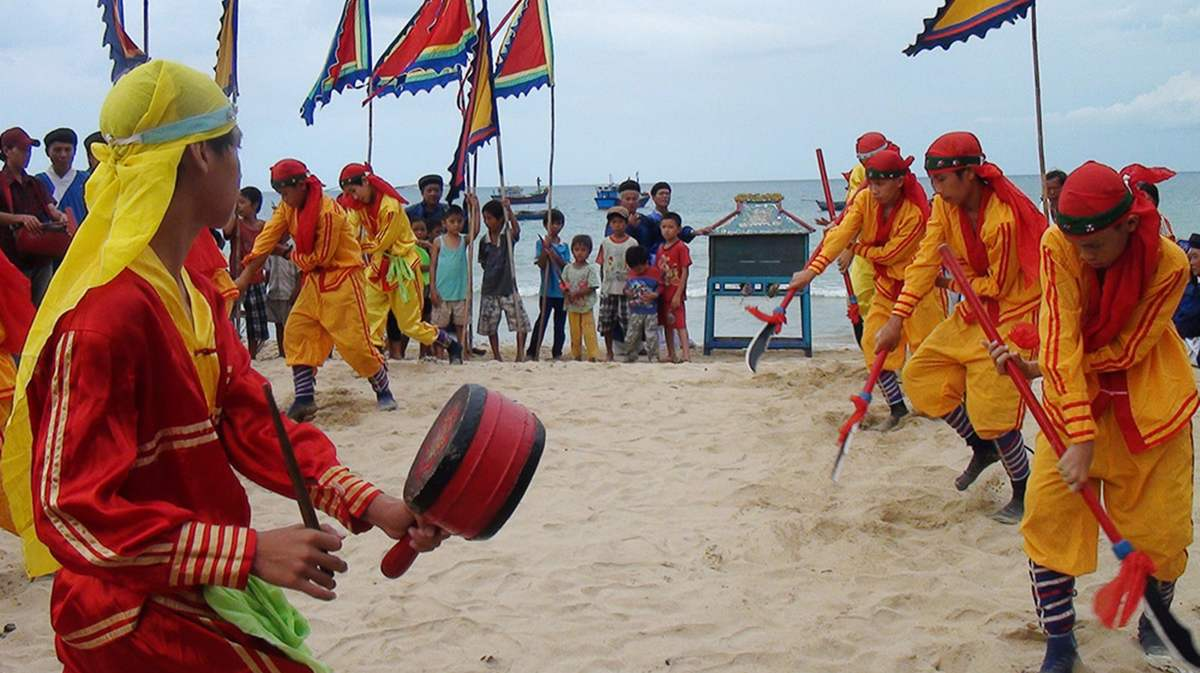 Nhộn nhịp với sắc màu lễ hội ở vịnh Xuân Đài