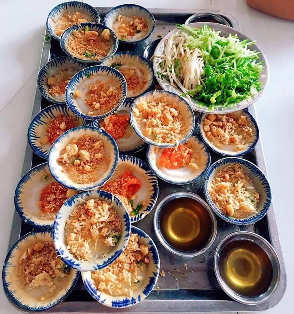 Khay bánh bèo nhiều màu sắc, nhiều toping