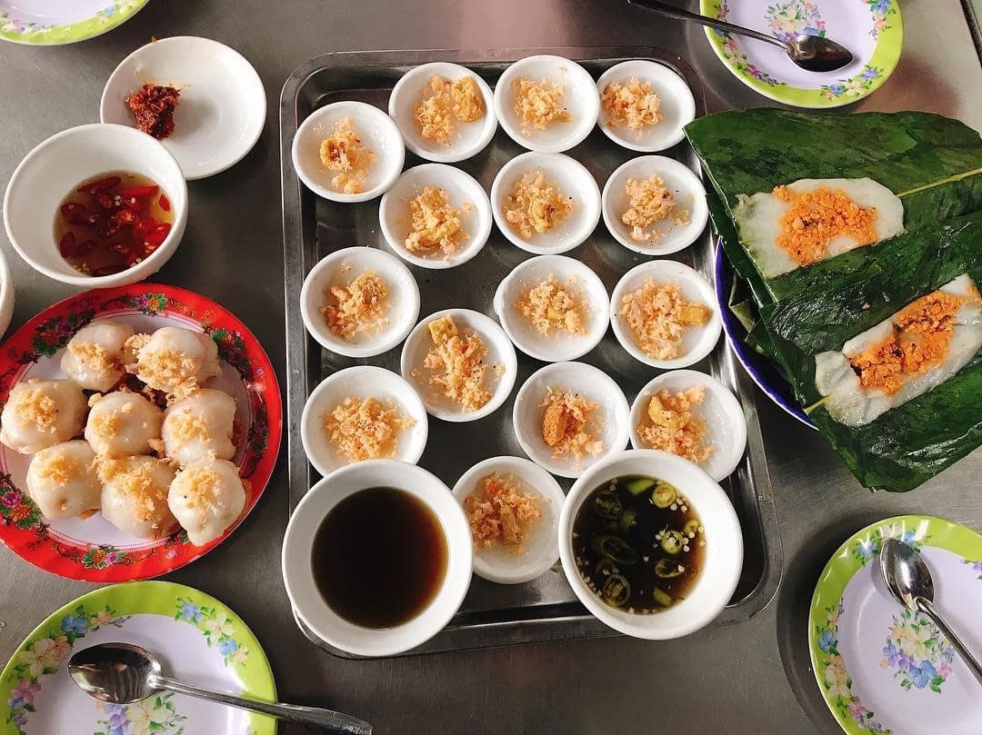 Các mẻ bánh nóng hổi, được hấp trong ngày