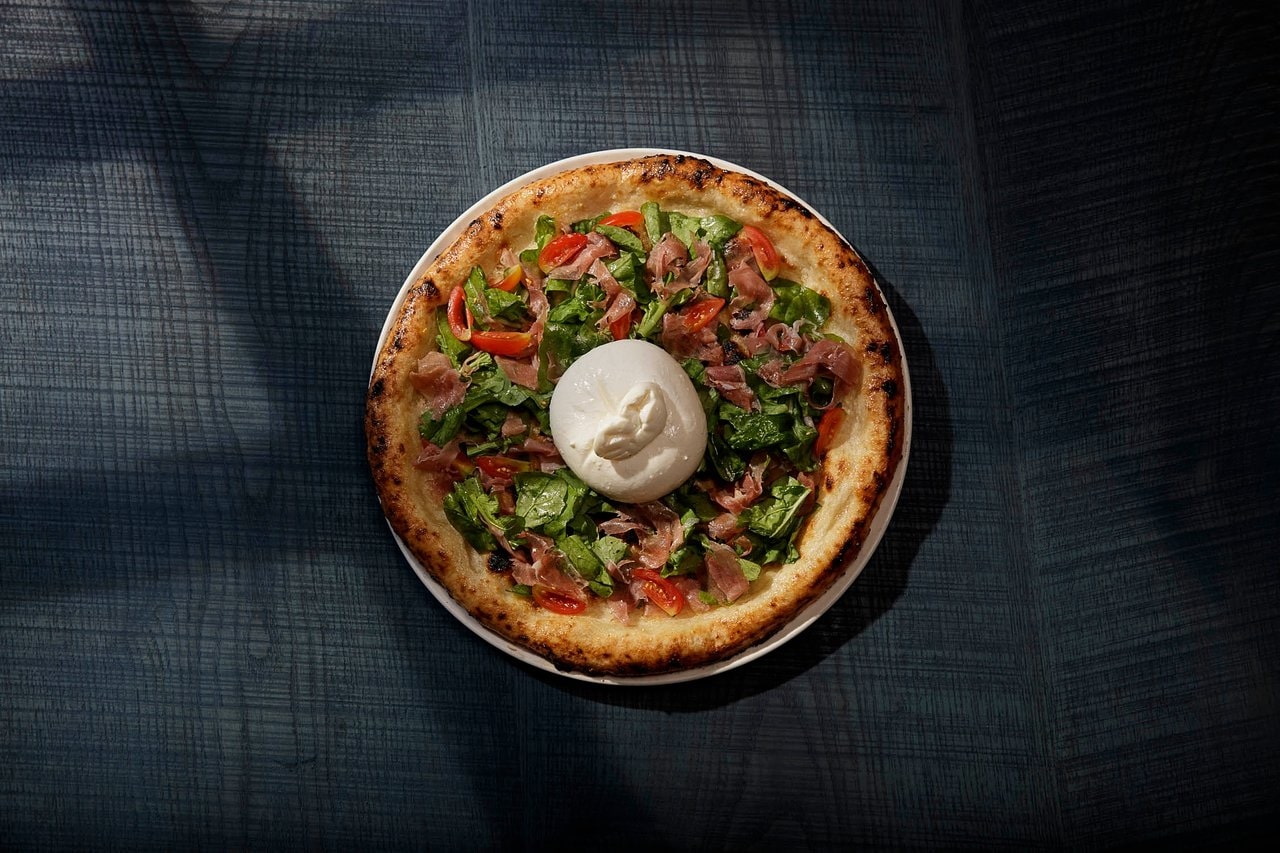Pizza 4P với hương vị và trang trí chuẩn Ý