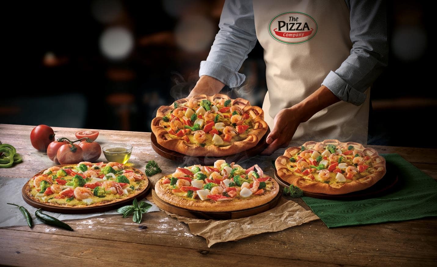 Những miếng pizza đế dày đặc trưng tại The Pizza Company