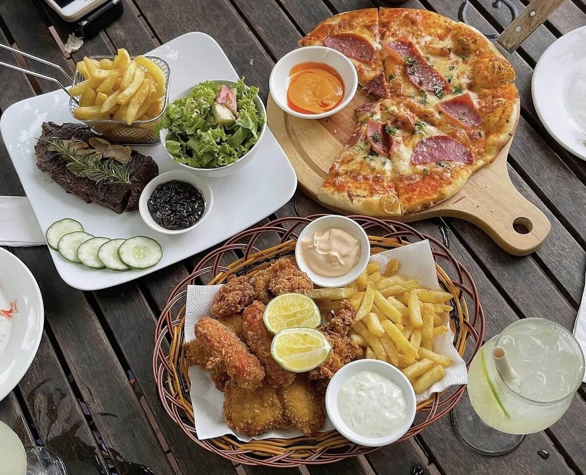 Các món ăn nhanh đa dạng tại Tropical Pizza & Fast Food