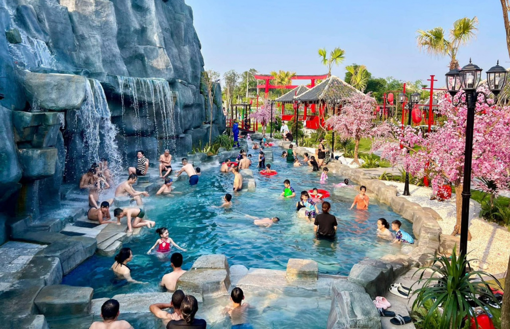 Bể khoáng nóng ngoài trời