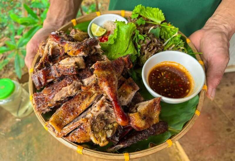 Thưởng thức đặc sản vịt Cổ Lũng nướng thơm lừng