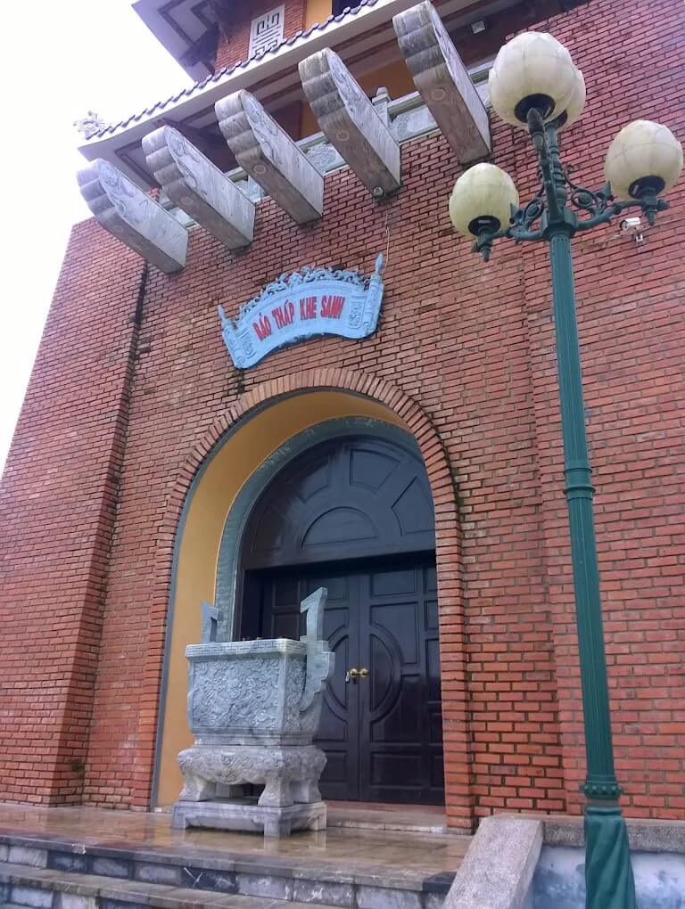 Bên trong Bảo tháp là nơi tưởng niệm những anh hùng đã hi sinh