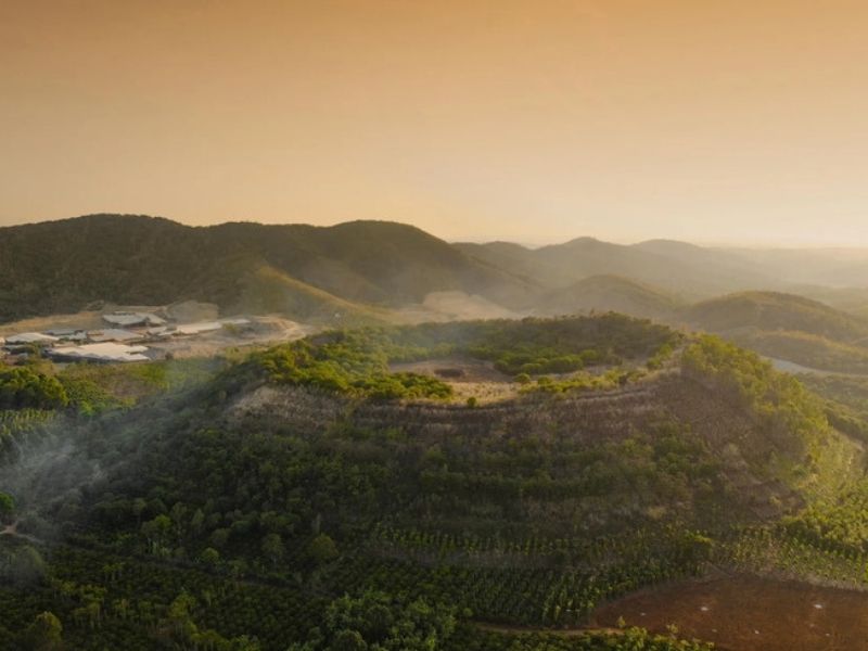 Trải nghiệm tham quan hệ thống núi lửa Daknong 