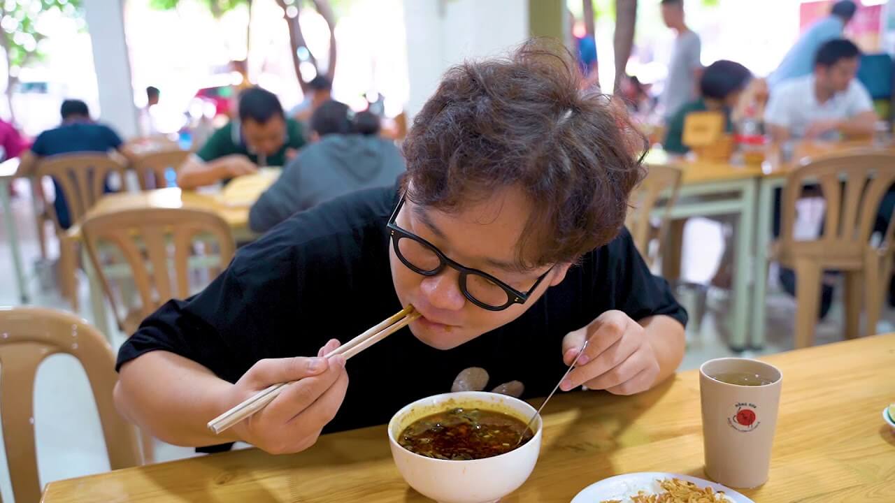 Không gian quán lươn Hồng Sơn 