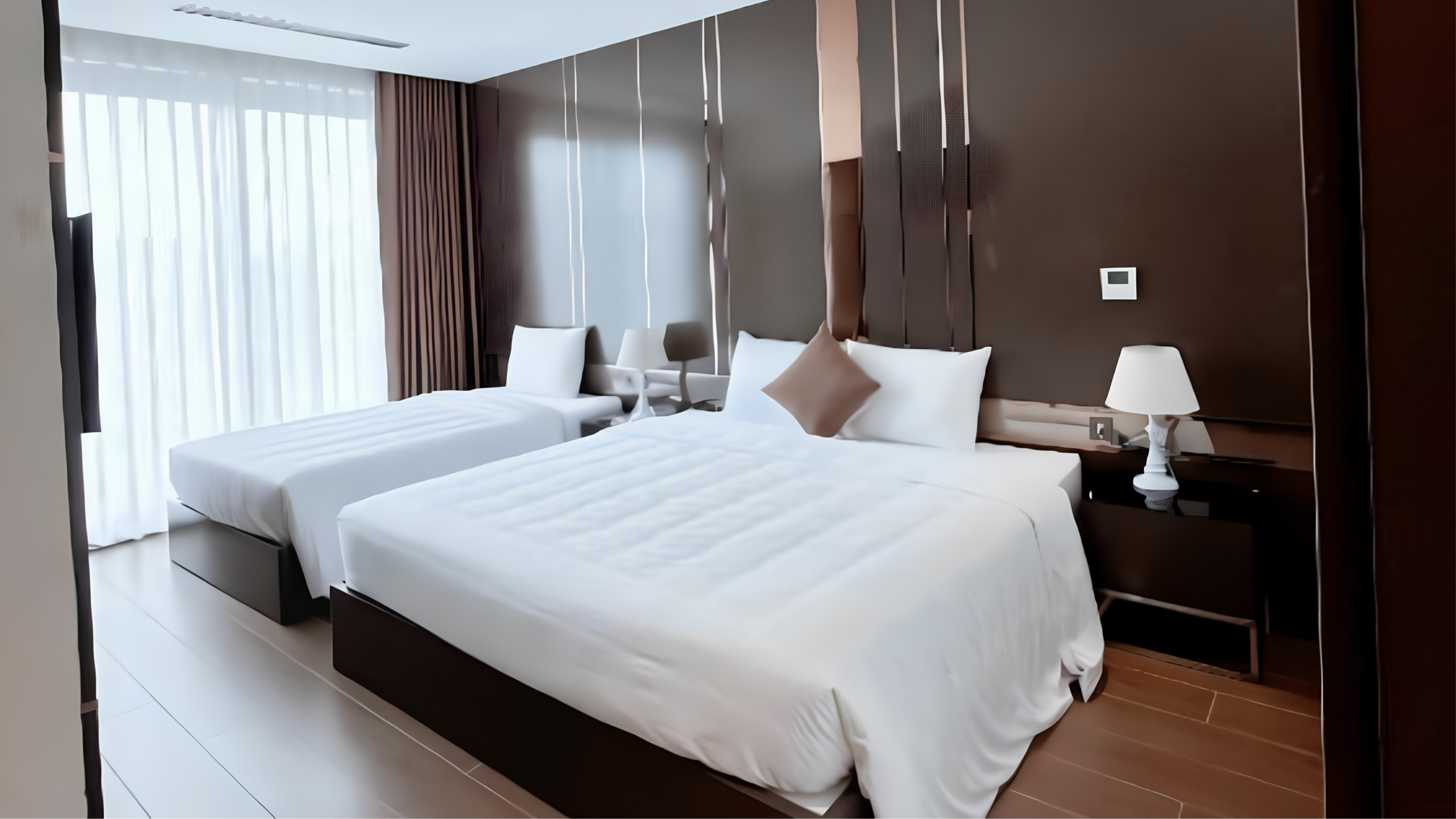 Phòng Twin Bedroom với hai giường đôi tại Holiday Hotel Vân Đồn