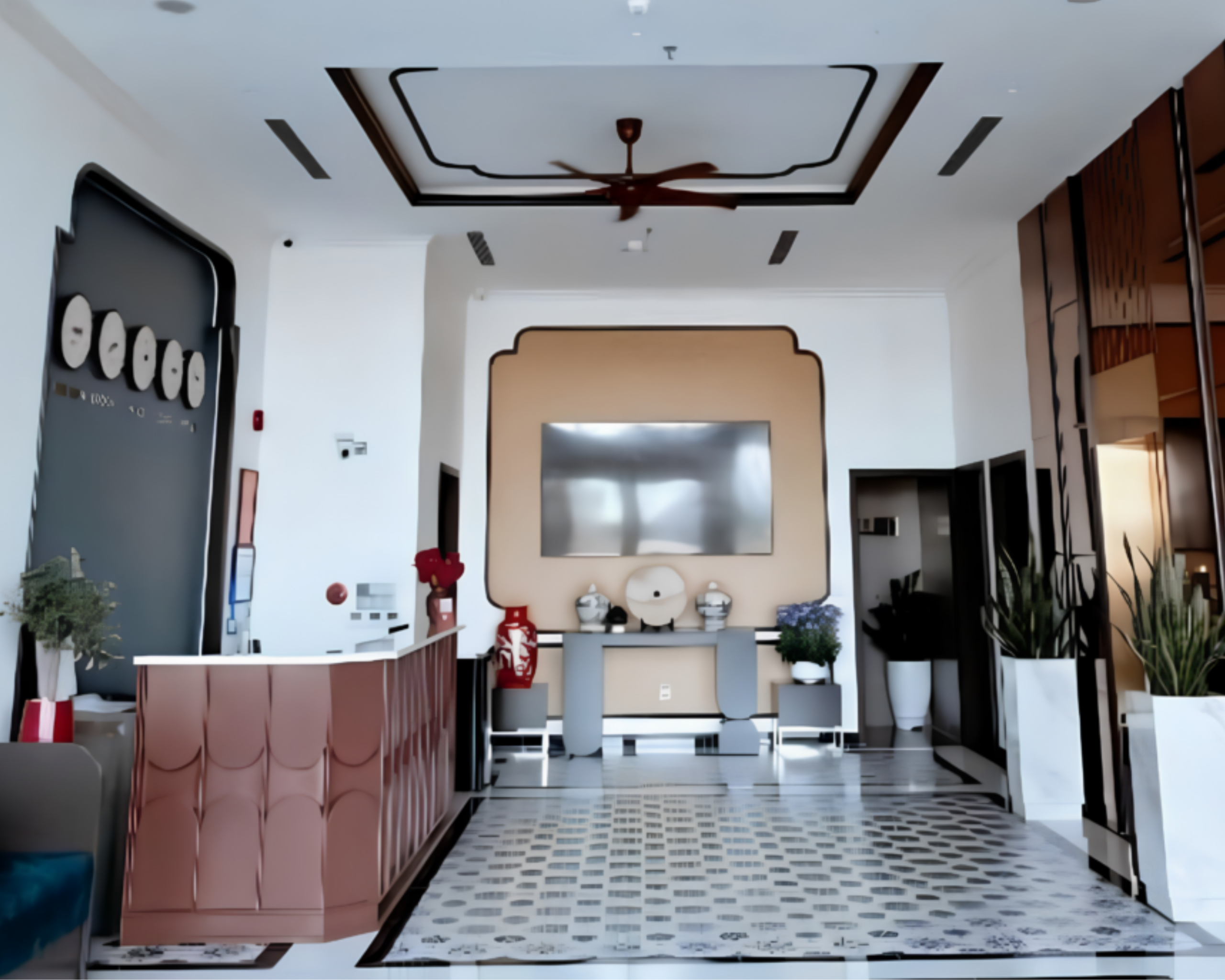 Sảnh lễ tân hiện đại tại Holiday Hotel Vân Đồn