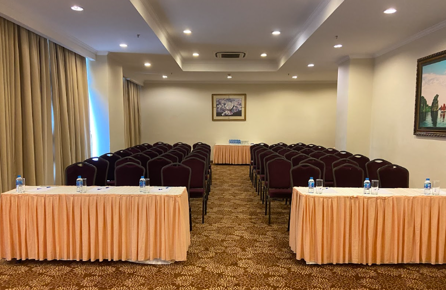 Phòng họp tại Khách sạn DC Hạ Long là lựa chọn phù hợp để tổ chức các buổi họp, hội nghị và hội thảo.