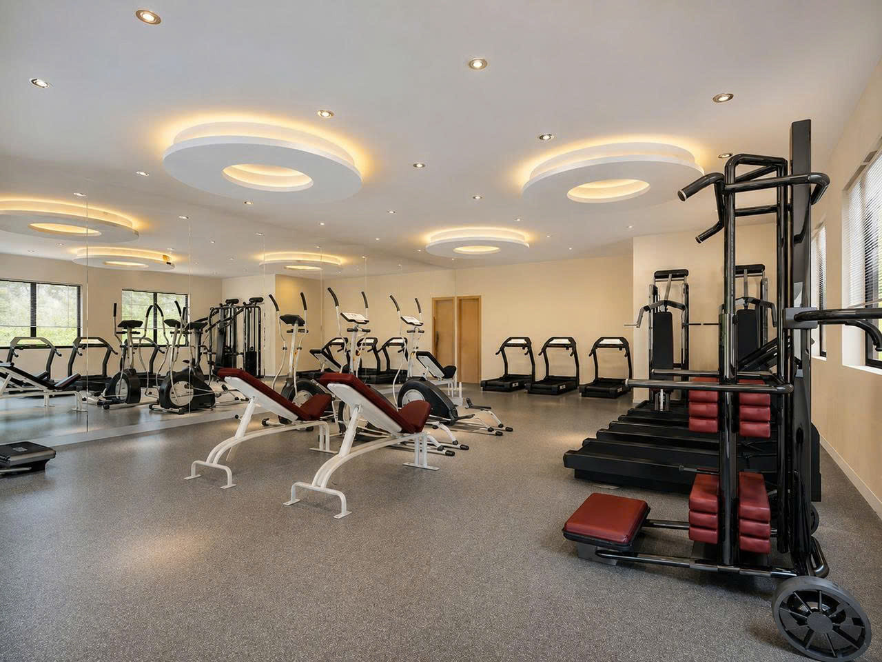 Không gian phòng Gym hiện đại với đầy đủ trang thiết bị tập luyện tại Khách sạn FTE Hạ Long.
