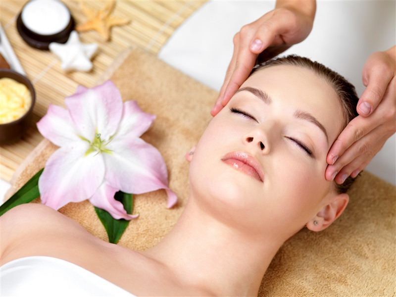 Trải nghiệm dịch vụ massage và liệu trình chăm sóc sức khỏe thư giãn tại Spa Khách sạn FTE Hạ Long.
