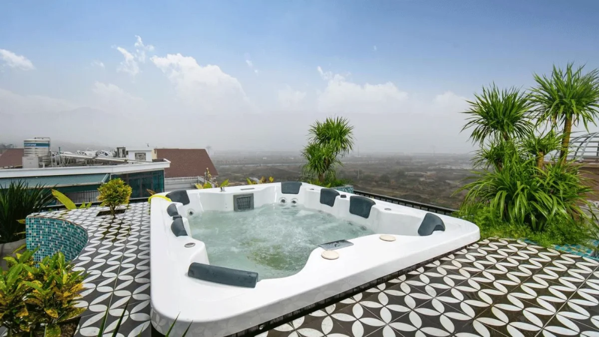 Jacuzzi ngoài trời.