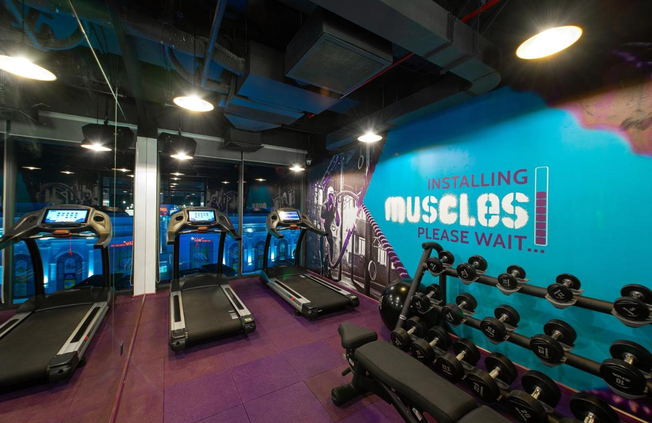 Không gian phòng gym hiện đại hoạt động 24/7 tại khách sạn Tru by Hilton Hạ Long Centre.