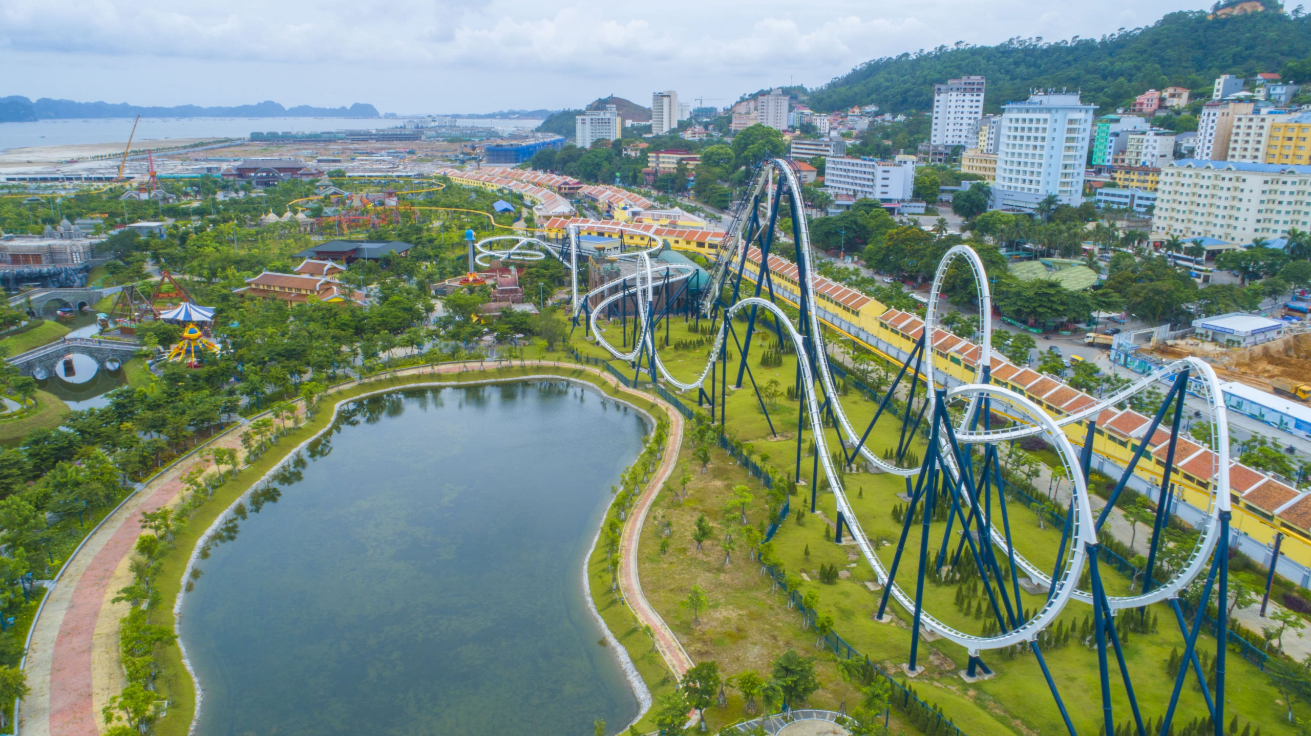 Toàn cảnh công viên rồng Dragon Park với các trò chơi cảm giác mạnh đẳng cấp tại Sun World Hạ Long.