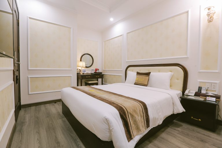 Không gian phòng ngủ sang trọng, hiện đại đầy đủ tiện nghi tại khách sạn Vincent Hạ Long