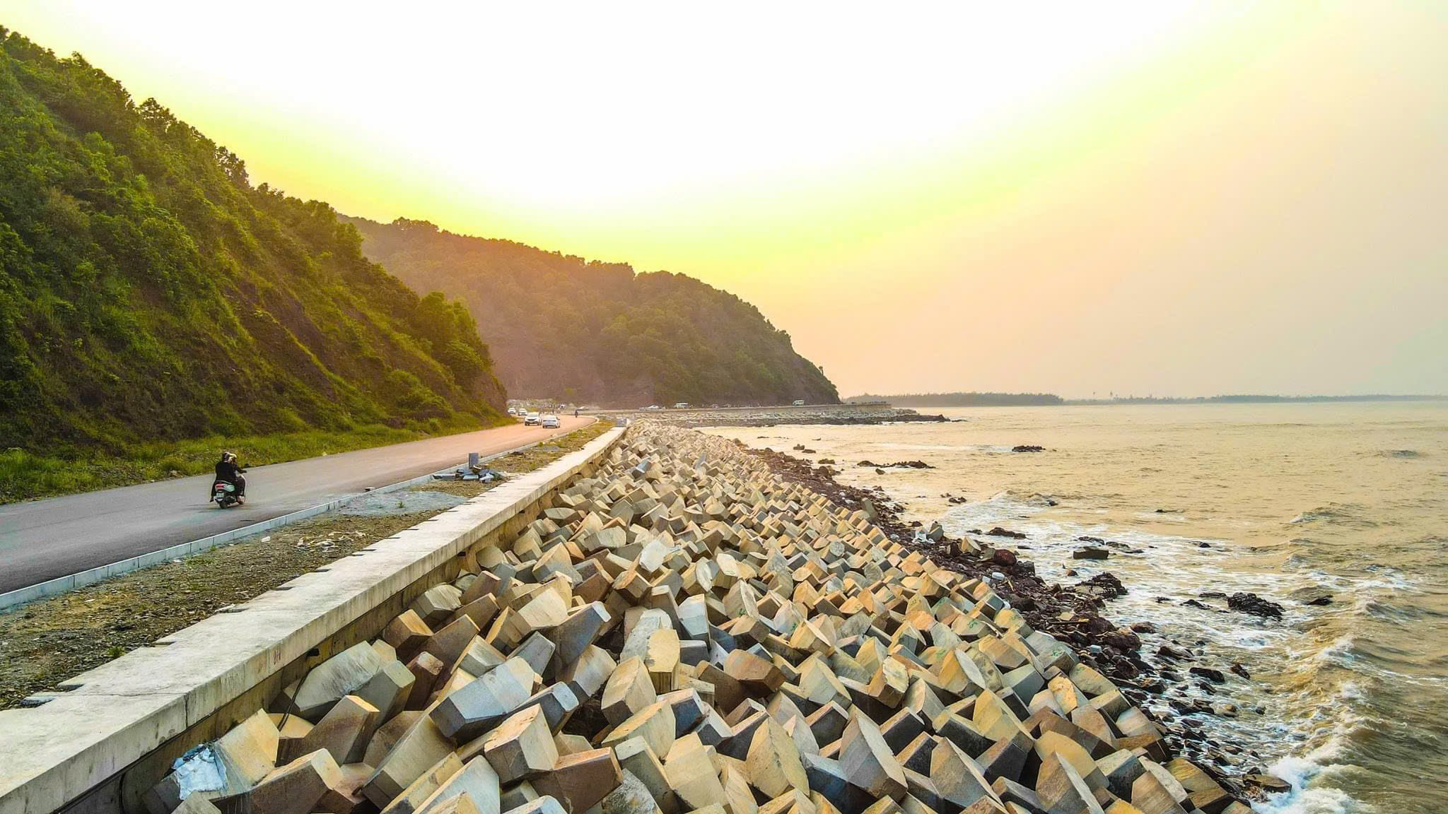 Hoàng hôn tuyệt đẹp tại biển Cửa Hiền
