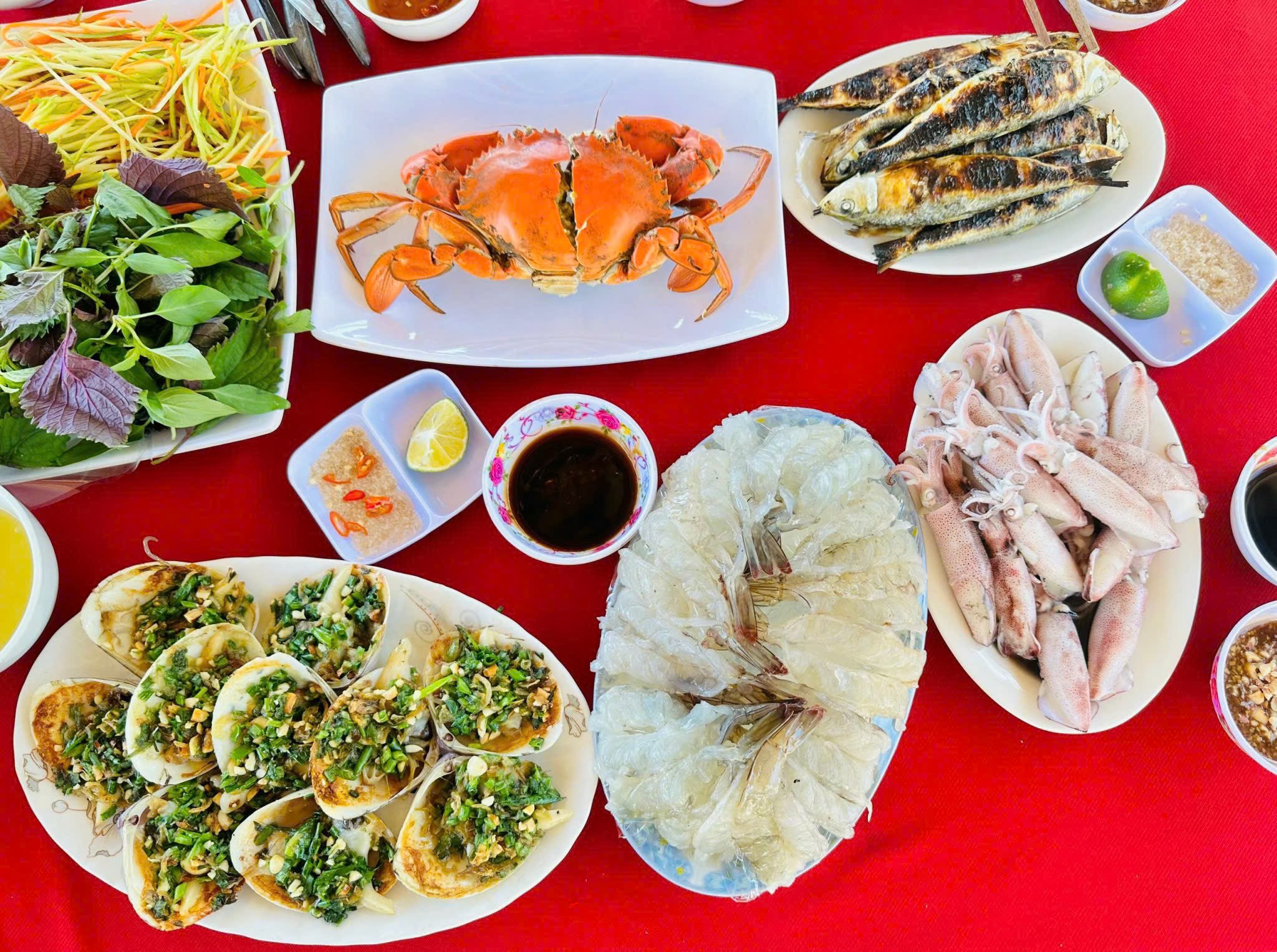 Hải sản tươi ngon tại biển Cửa Hiền
