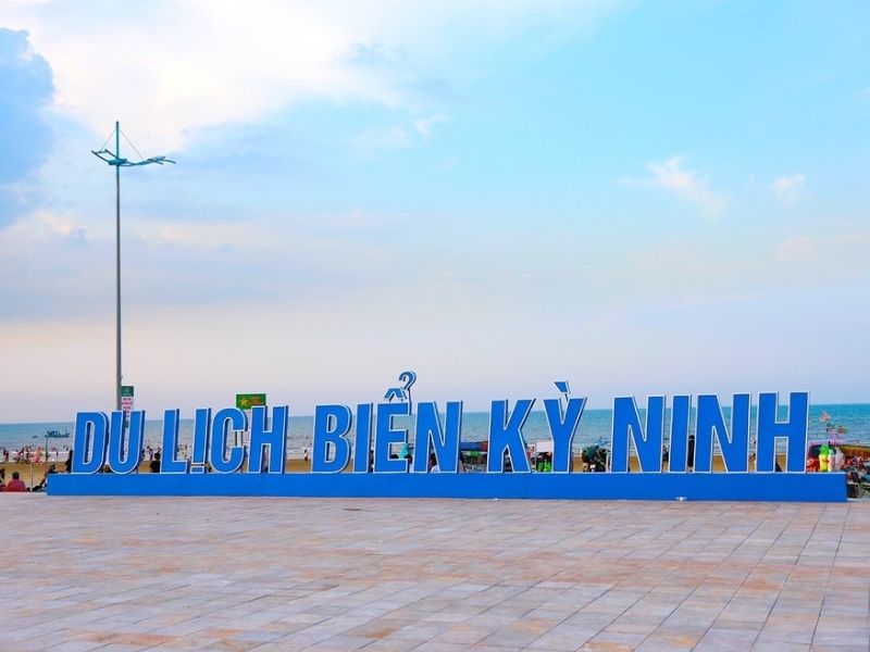 Tham quan bãi biển Kỳ Ninh