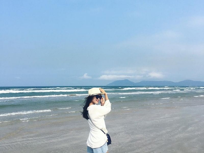 Đi dạo, check-in trên bãi biển Kỳ Ninh
