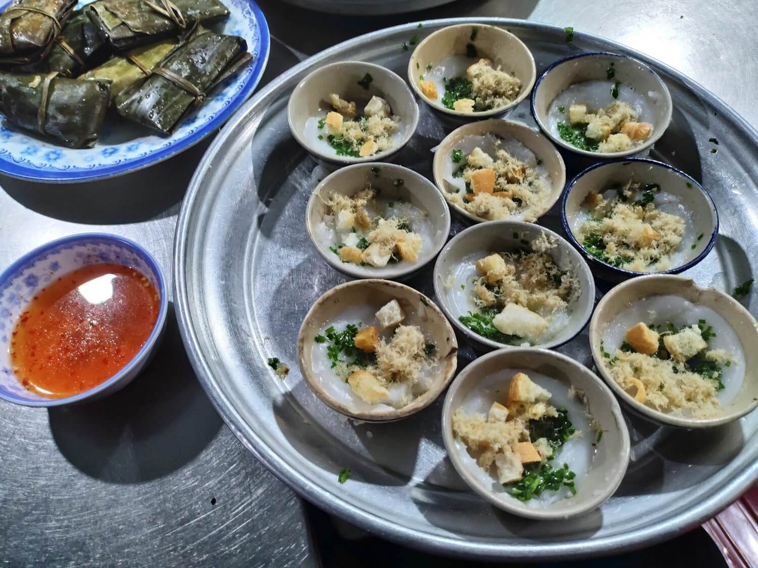 Bánh bèo Tháp Nhạn với hẹ rí, hương vị truyền thống xứ Nẫu
