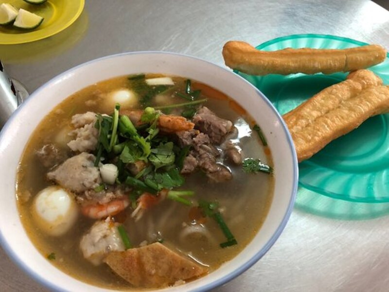 Tô bánh canh cua Bà Đợi ngon nức tiếng, ăn là ghiền
