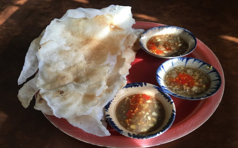 Một đĩa bánh đập Nha Trang chuẩn vị tại quán Tư Thành
